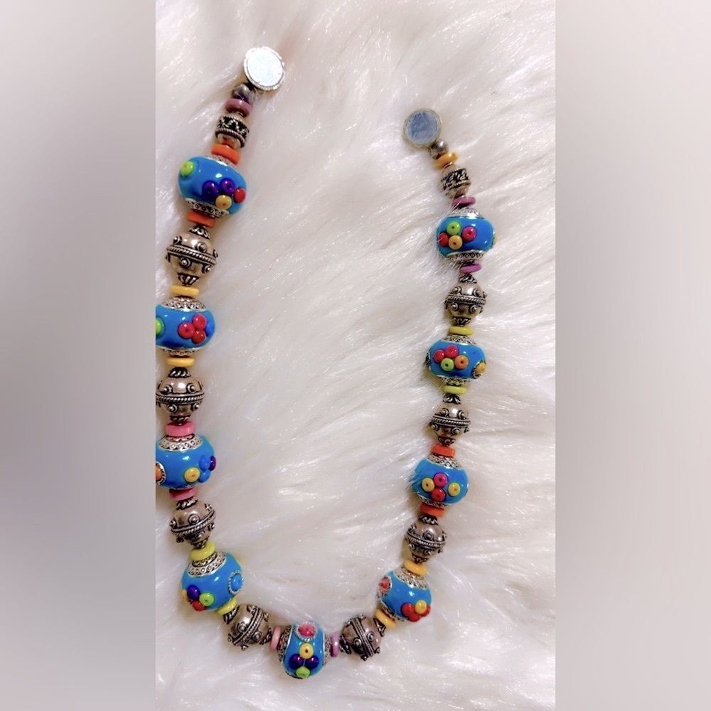 Boho beaded multicolor with magnetic closure necklace… Chunky and Cute!! VINTAGE - Picture 4 of 4